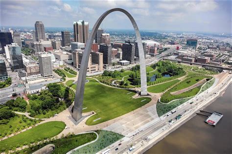 Gateway Arch - the most famous symbol of St. Louis - Monuments reveal