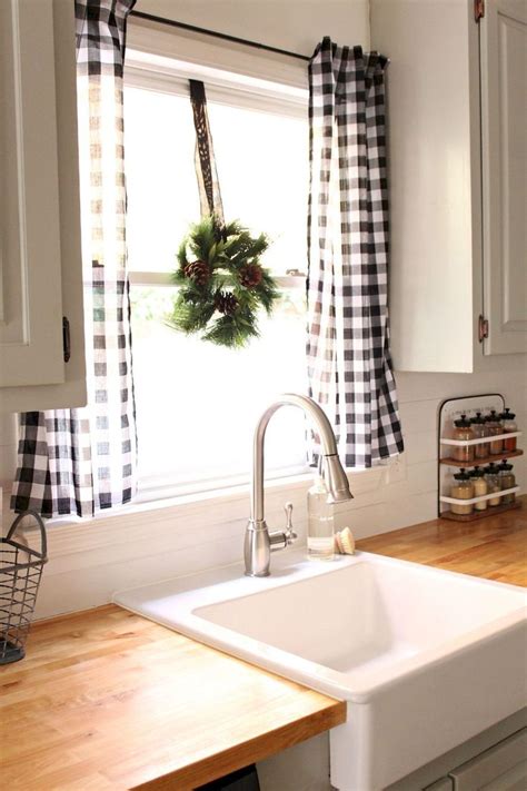 70 pretty farmhouse kitchen curtains decor ideas (37) | Farmhouse kitchen curtains, Kitchen ...