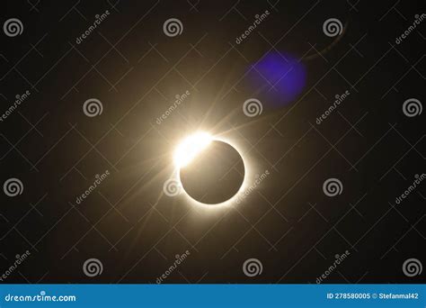 Diamon Ring during the 2023 Australian Total Solar Eclipse in Exmouth Stock Image - Image of ...