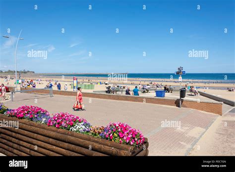 Sandhaven beach promenade hi-res stock photography and images - Alamy