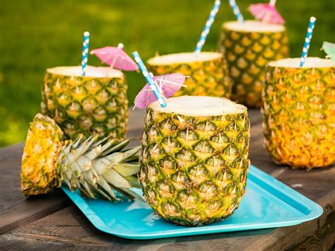 How To Carve A Pineapple Into A Cup Without A Corer - Recipes.net