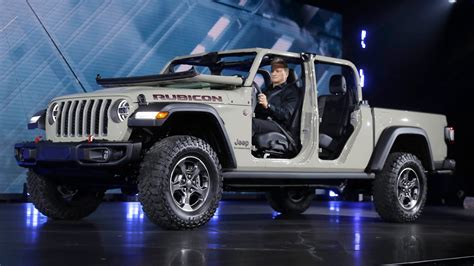 Jeep Gladiator reveal: New truck debuts at LA Auto Show