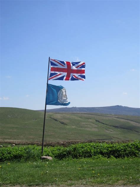Upside down Union Flag #33 © Ian S cc-by-sa/2.0 :: Geograph Britain and Ireland