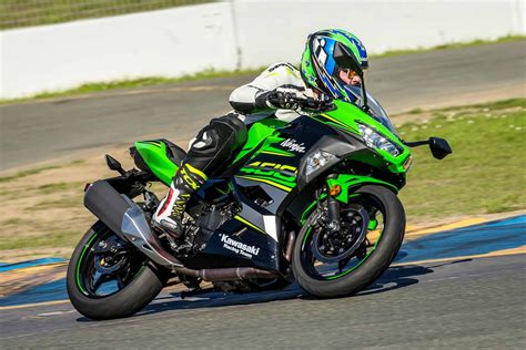 2018 Kawasaki Ninja 400 first ride review - RevZilla