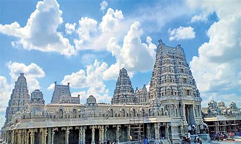 Yadadri Temple Arranged Amenities for Devotees: సకల సదుపాయాలతో యాదాద్రి | Yadadri Temple has ...