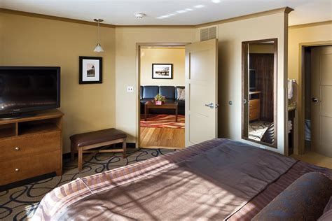 Rooms & Amenities | Pierre ClubHouse Hotel & Suites