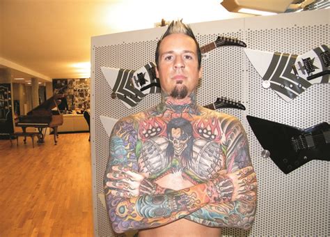 Hautnah: Jeremy Spencer (Five Finger Death Punch) erklärt seine Tattoos