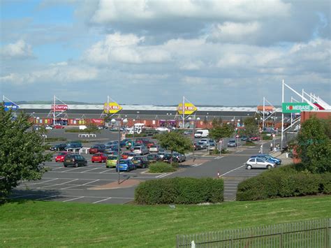 Heathfield Retail Park © Mary and Angus Hogg cc-by-sa/2.0 :: Geograph Britain and Ireland