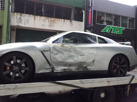 Injured Nissan GTR R35 :( + Chassis Repaired ~ Auto Trans Mobile