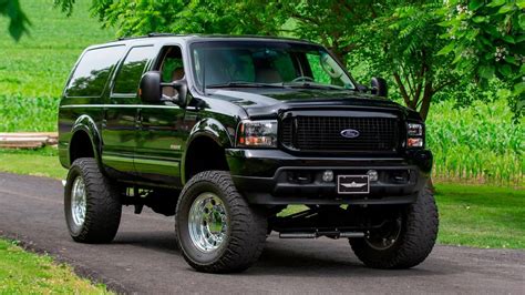 Lifted Diesel Ford Excursion Rolls over the Competition | Ford-trucks