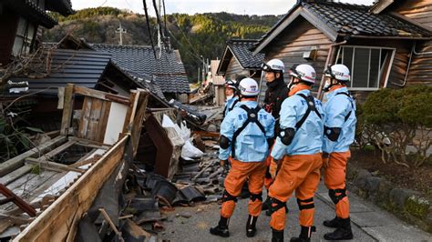 Japan quake toll rises to 73 as weather hampers rescuers