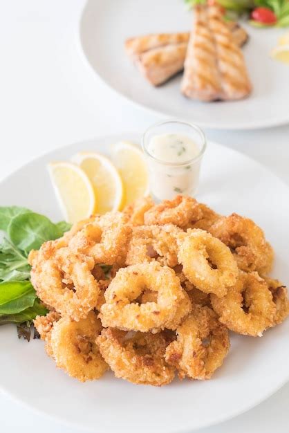 Free Photo | Fried squid (calamari rings)