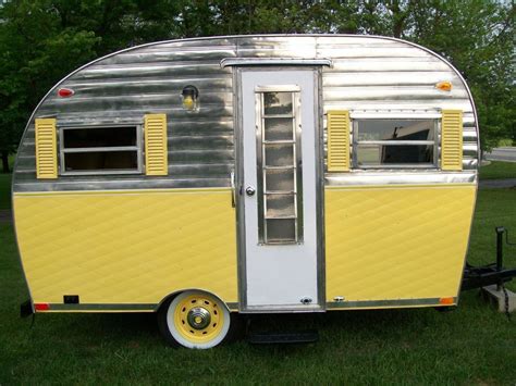 Sublime Best Small Campers Trailers https://www.camperism.co/2017/12/19/best-small-campers ...