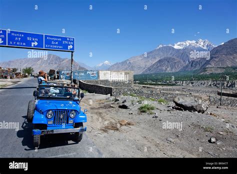 The road to Gilgit, Gilgit-Baltistan, Pakistan Stock Photo - Alamy