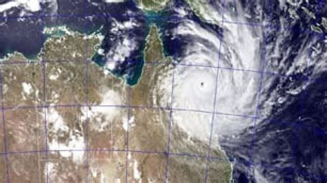 Australia's Cyclone Yasi loses steam | CBC News