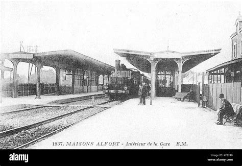 Gare de Maisons Alfort Alfortville carte postale 2 Stock Photo - Alamy