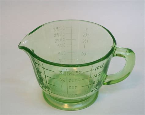 Vintage Green Glass Measuring Cup 2 Cup Measure | Etsy | Glass measuring cup, Vintage green ...