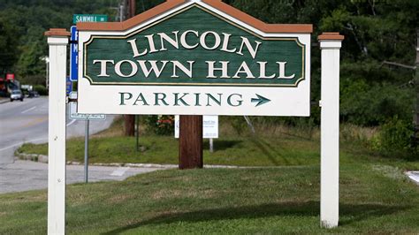 Lincoln Town Hall Parking – Lincoln Sign