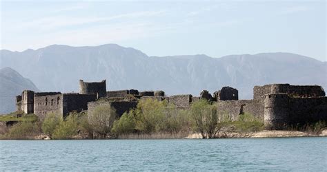 SKADAR LAKE: A BOAT CRUISE TO THE KOM MONASTERY - Living in Montenegro :)