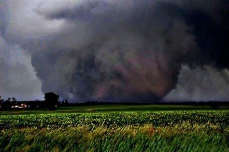 The Oklahoma tornado. Largest in US history. 2 1/4 mile wide http://itz ...