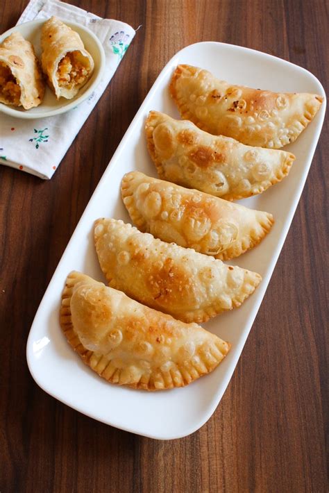 Gujiya Recipe (Mawa Gujia) - Spice Up The Curry