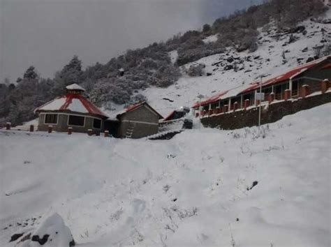 Snowfall brings tourists to Munsiyari : The Tribune India