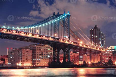 Manhattan Bridge view 8408779 Stock Photo at Vecteezy