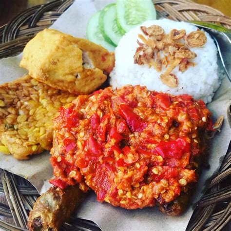 Nasi Ayam Gepuk Pak Gembus