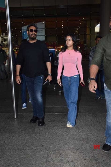 Ajay Devgan And Nysa Devgan Spotted At Airport In Mumbai - Gallery ...