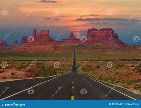 Scenic Highway in Monument Valley Tribal Park in Arizona-Utah Border, U ...