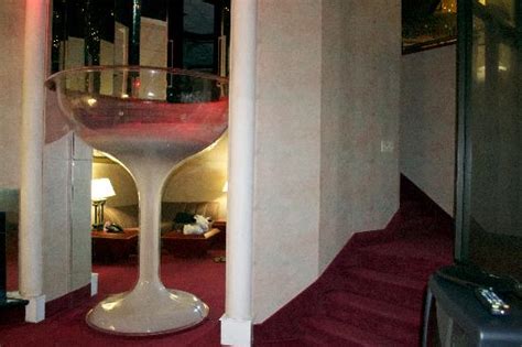 Champagne Tower - Picture of Paradise Stream Resort, Mount Pocono - TripAdvisor