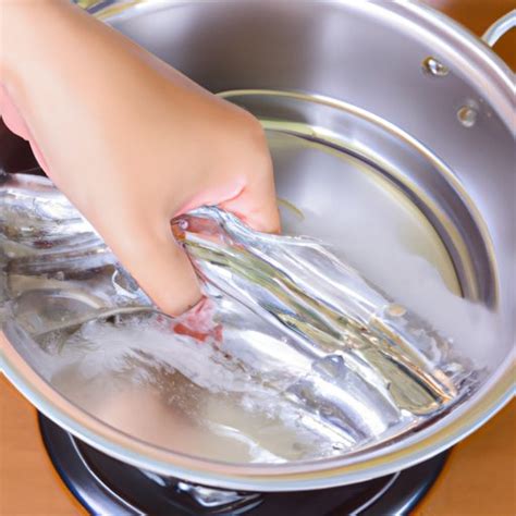 How to Clean Aluminum Pot: Boiling Water, Vinegar, Lemon Juice, Cream ...