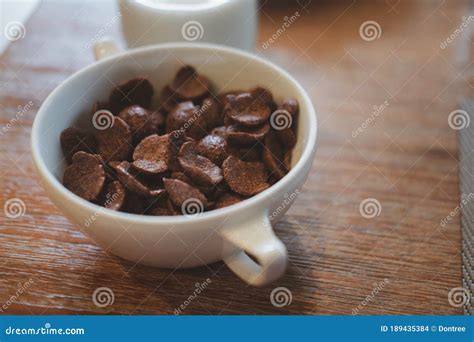 Coco crunch in white bowl stock photo. Image of flake - 189435384