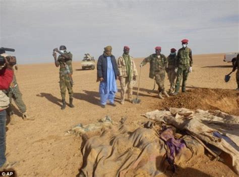 Sahara desert deaths: Bodies of 92 Niger migrants laid to rest | Daily Mail Online