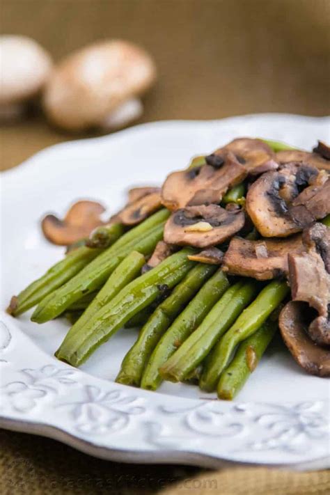 Green Beans with Mushrooms Recipe - Natasha's Kitchen