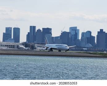 352 Logan airport landing Images, Stock Photos & Vectors | Shutterstock