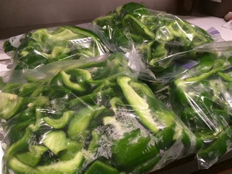 How to Freeze Green Peppers--great way to stock up and save when ...