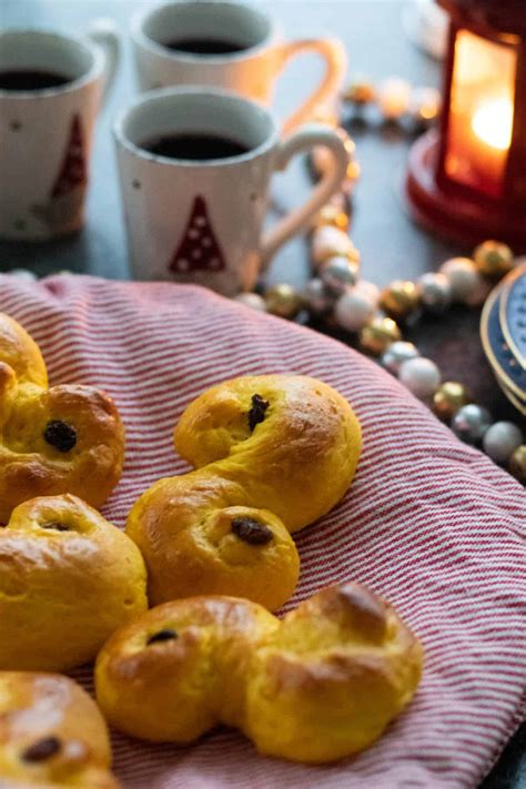 Lussekatter - Traditional Swedish Saffron Buns [Authentic Recipe ...