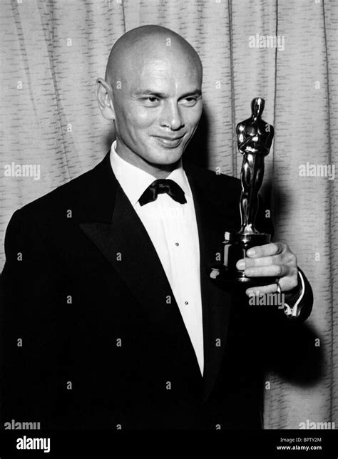 Yul brynner king 1956 Black and White Stock Photos & Images - Alamy