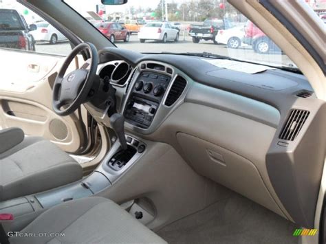 2004 Toyota Highlander I4 interior Photo #41178374 | GTCarLot.com