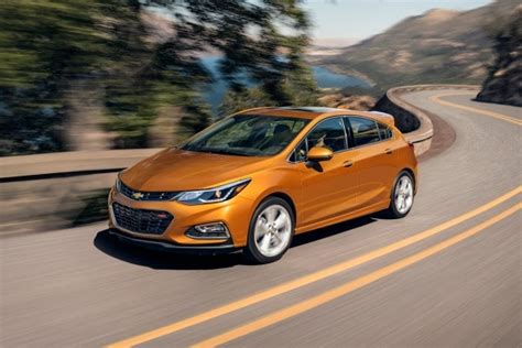 Used 2017 Chevrolet Cruze LS Hatchback Review & Ratings | Edmunds