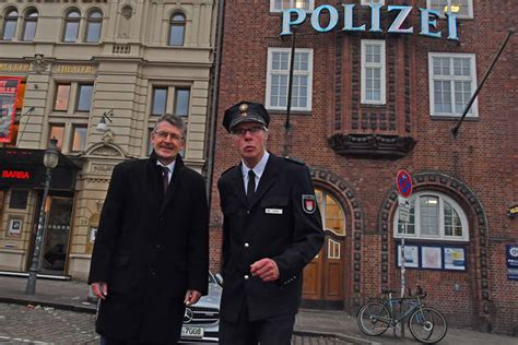 Uniform Polizei Hamburg Fotos | IMAGO