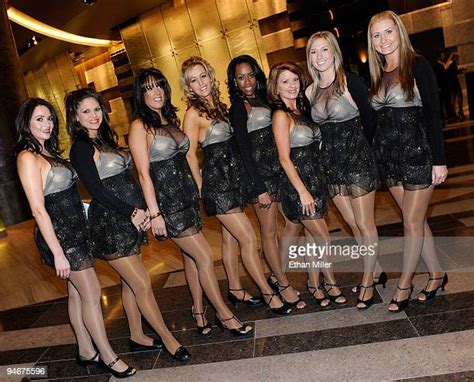 Vegas Cocktail Waitress Photos and Premium High Res Pictures - Getty Images