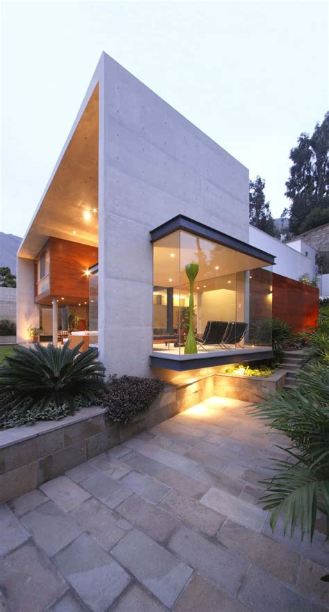 Hanging Rooms inside of a Concrete Frame - house by Domenack Architects