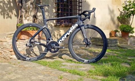 All-new 2019 Cervélo S5 slips in faster, sleekly integrated, disc-only aero road bike - Bikerumor