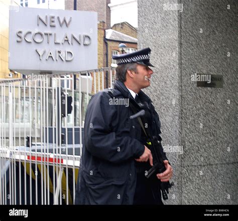 New Scotland Yard police headquarters in London Stock Photo - Alamy