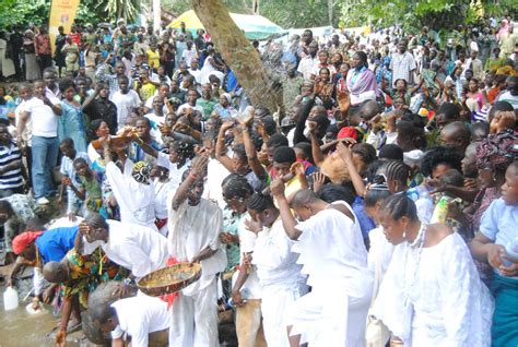 Nigerian art at Oyasaf: Colours of Osun-Osogbo Festival via OYASAF’s lens