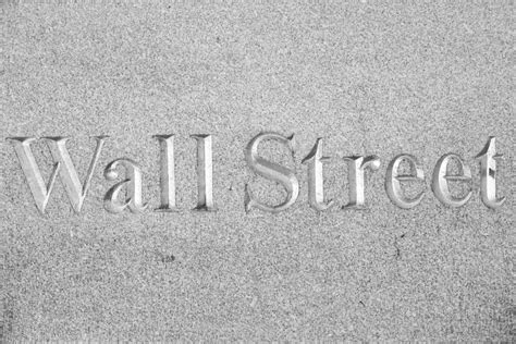 Wall Street thinks corporate America's earnings recession may come to ...