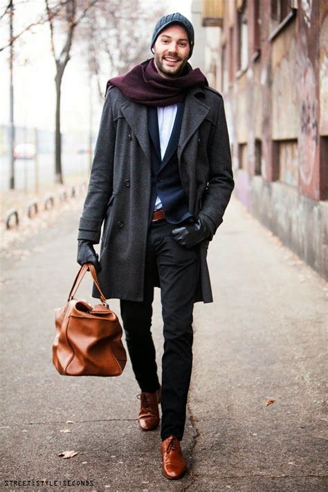 Comprar ropa de este look: https://lookastic.es/moda-hombre/looks/abrigo-largo-blazer-camisa-de ...