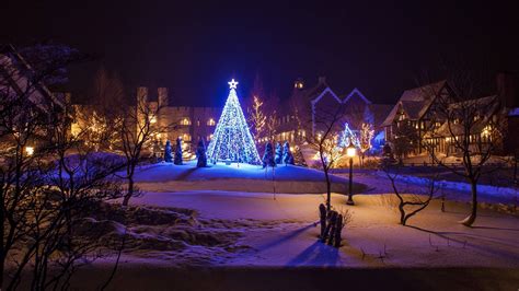 Download 4k Ultra Hd Christmas Town Wallpaper | Wallpapers.com